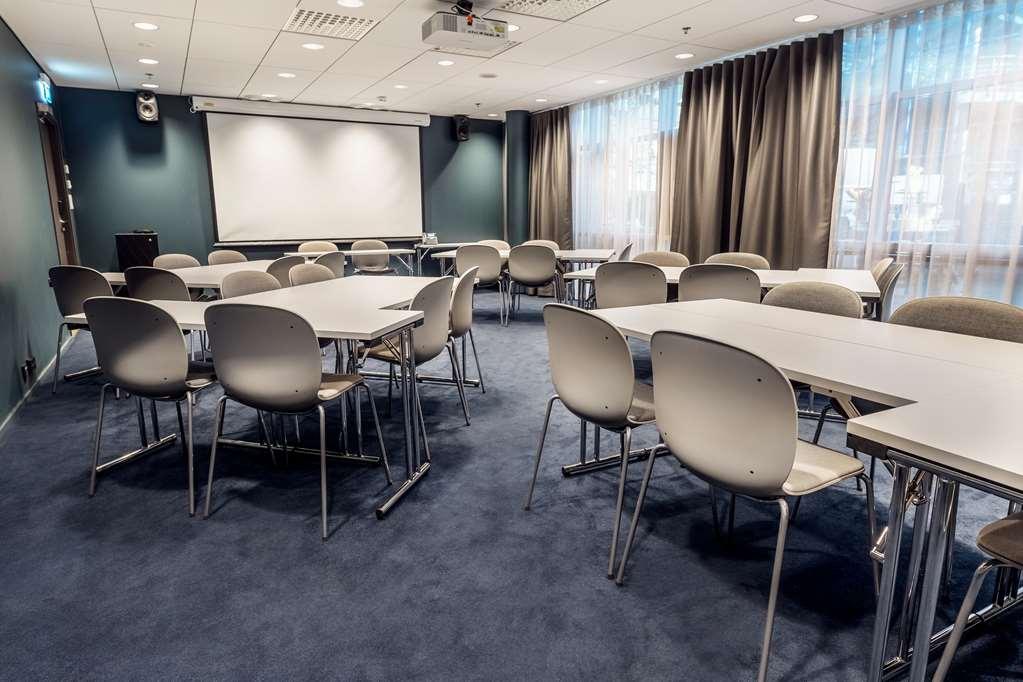 Scandic Helsinki Airport 4*